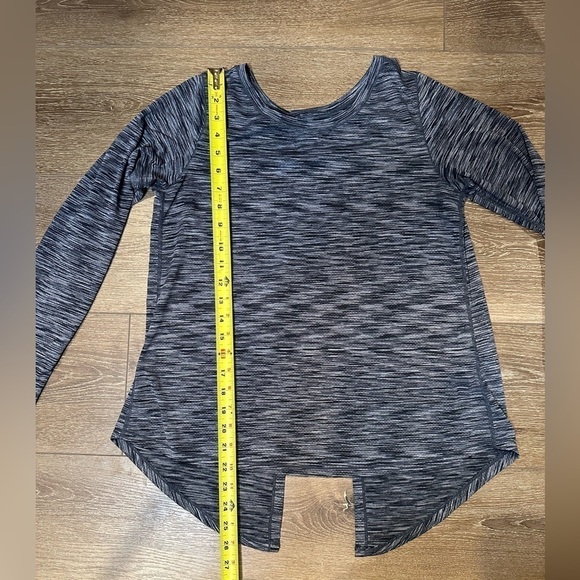 ZYIA Active Split Back Long Sleeve Top - Picture 8 of 9